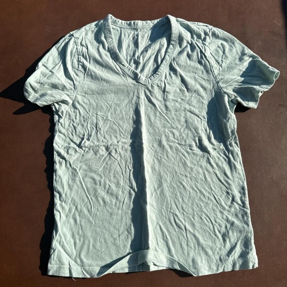 Light green/blue/turquoise cotton V-neck t-shirt with a relaxed fit - Picture 1 of 3